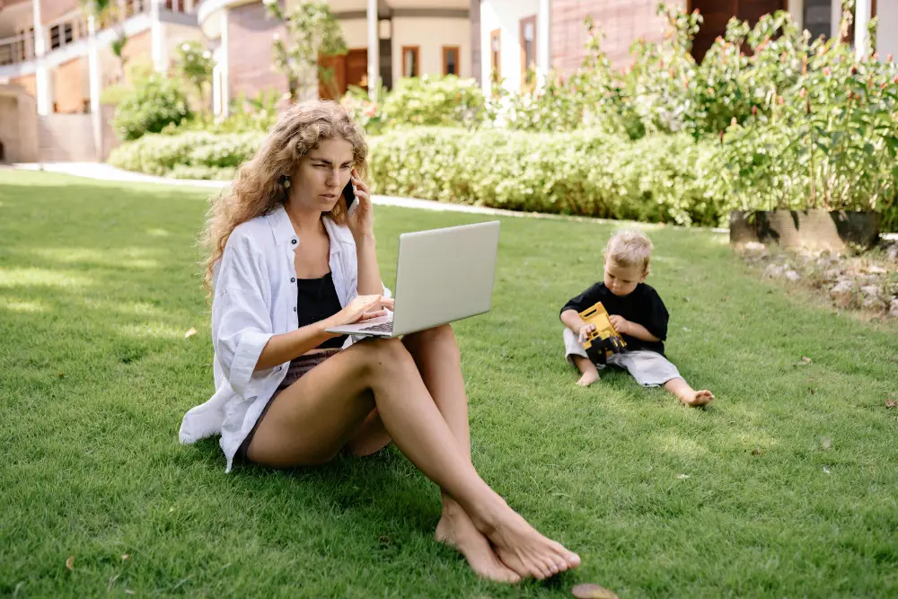 woman-on-computer-tvs